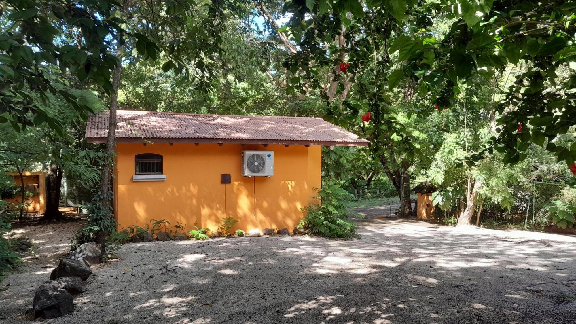 Hotel Cabinas La Playa Playa Avellana Bagian luar foto